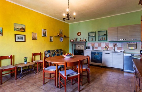 Dongo Apartment | Cosy apartment for 5 guests with WIFI, TV, patio and pets allowed
