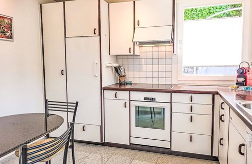 Vira Apartment | Cosy apartment for 5 guests with pool, WIFI, TV and patio