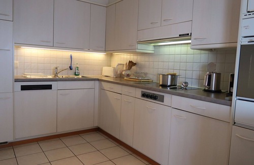 Montreux Apartment | Cosy apartment for 5 people with WIFI, TV, balcony, pets allowed and panoramic view