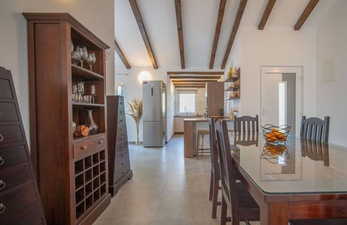 Artatore Apartment | Cosy apartment for 6 guests with A/C, WIFI, hot tub, TV and terrace