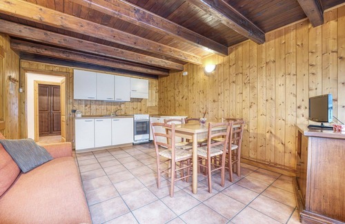 Macugnaga Apartment | Cosy apartment for 6 guests with TV, balcony, pets allowed and panoramic view