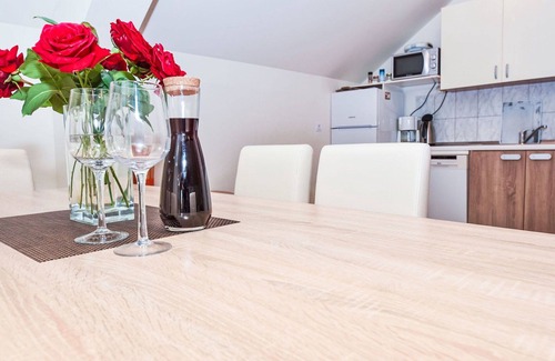 Slunj Apartment | Cosy apartment for 6 guests with WIFI, A/C, TV and terrace