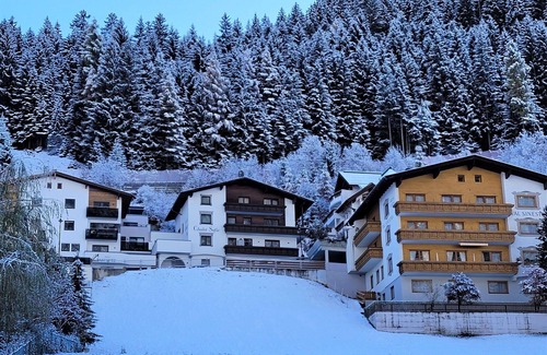 Ischgl Apartment | Cosy apartment for 6 people with WIFI, TV, balcony and pets allowed
