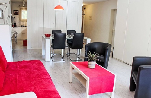 Davos-Dorf Apartment | Cosy apartment for 6 people with WIFI, pool, TV and balcony