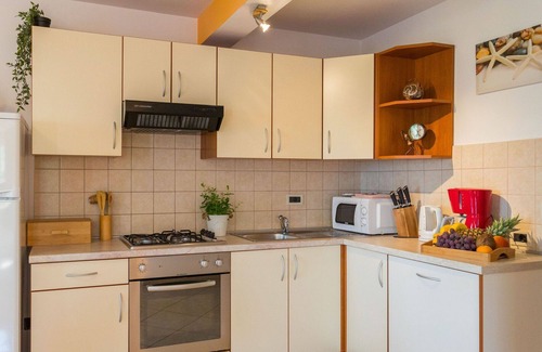 Zbandaj Apartment | Cosy apartment for 6 people with pool, WIFI, A/C, TV, terrace, pets allowed and parking