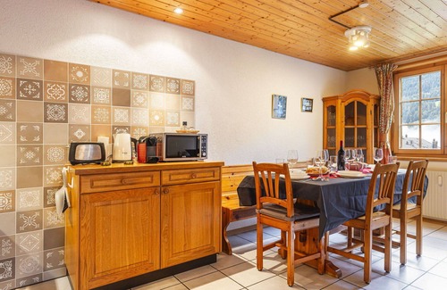 Champery Apartment | Cosy apartment for 7 people with WIFI, TV, patio and panoramic view