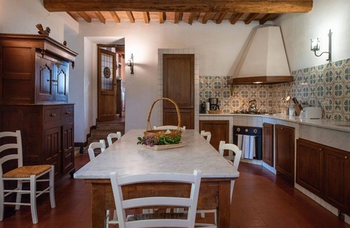 Siena Apartment | Cosy apartment for 8 people with hot tub, WIFI, pool and pets allowed