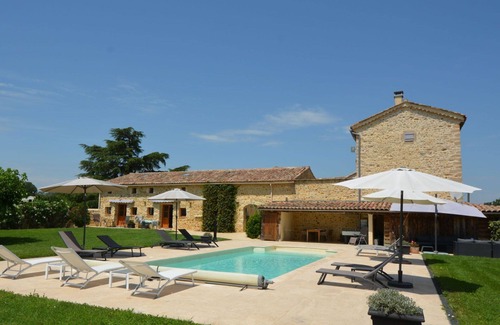 Saint-Denis Apartment | Cosy apartment for 6 people with WIFI, pool, TV and terrace