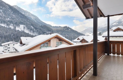 Mazzin Apartment | Cosy apartment for 8 guests with WIFI, TV, balcony, pets allowed and parking