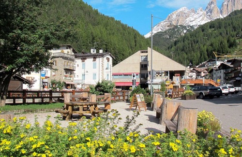 Mazzin Apartment | Cosy apartment for 8 guests with WIFI, TV, balcony, pets allowed and parking