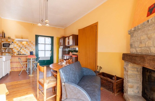Cortemilia Apartment | Cosy apartment for 6 people with pool, WIFI, TV, terrace and pets allowed