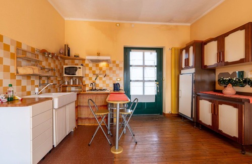 Cortemilia Apartment | Cosy apartment for 6 people with pool, WIFI, TV, terrace and pets allowed