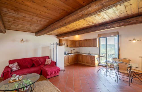 Montebonello Apartment | Cosy apartment for 6 people with A/C, WIFI, pool, TV, pets allowed and panoramic view