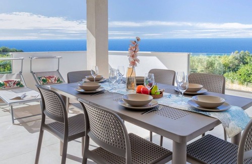 La Muddizza Apartment | Cosy apartment for 4 guests with WIFI, A/C, TV, terrace and panoramic view