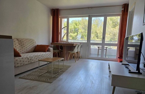 Sud Apartment | 🏡 Cosy apartment overlooking pine forest in Aix