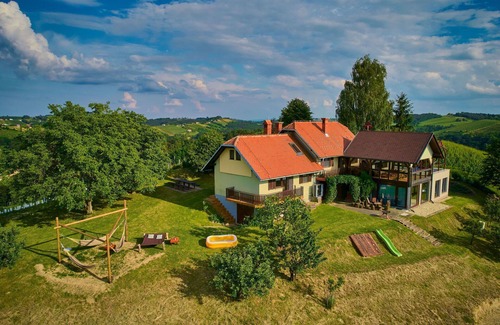 Ljutomer House | Cosy apartment in villa for 7 people with A/C, hot tub, WIFI, TV and patio