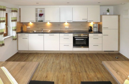 Hainzenberg Villa | Cosy apartment in villa for 12 guests with WIFI, TV, patio, panoramic view and parking