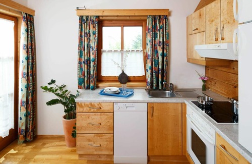 Schlierbach House | Cosy apartment in villa for 4 people with WIFI, pool, TV, terrace and pets allowed