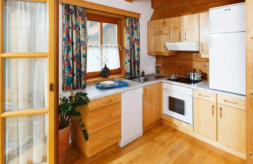 Schlierbach House | Cosy apartment in villa for 4 people with WIFI, pool, TV, terrace and pets allowed