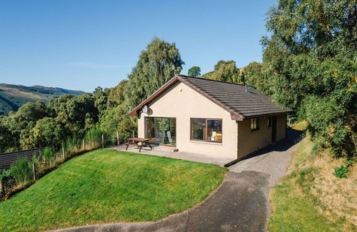 East Lewiston House | Cosy apartment in villa for 6 guests with WIFI, TV, patio and panoramic view
