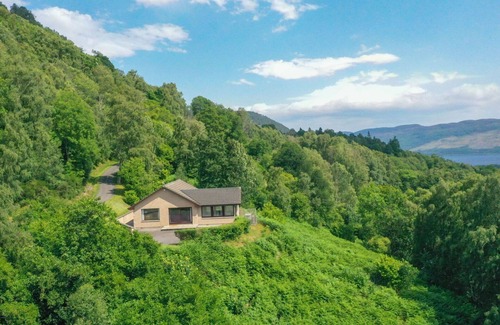 East Lewiston House | Cosy apartment in villa for 6 guests with WIFI, TV, patio and panoramic view