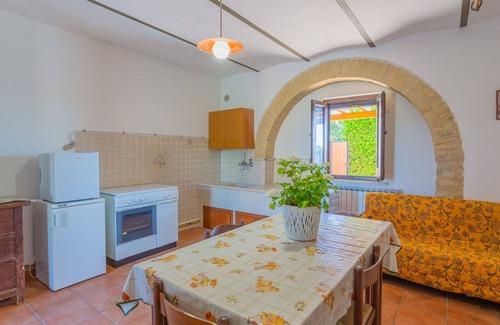 Crecchio House | Cosy apartment in villa for 4 guests with pool, WIFI, TV, terrace and pets allowed