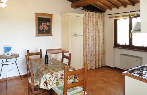 Scansano Villa | Cosy apartment in villa for 4 guests with WIFI, pool, A/C, TV, terrace and pets allowed