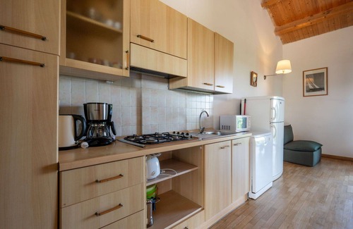 Azzano d'Asti Villa | Cosy apartment in villa for 6 people with WIFI, pool, terrace and pets allowed
