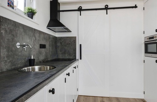 Woudsend House | Cosy apartment in villa for 4 guests with WIFI and patio