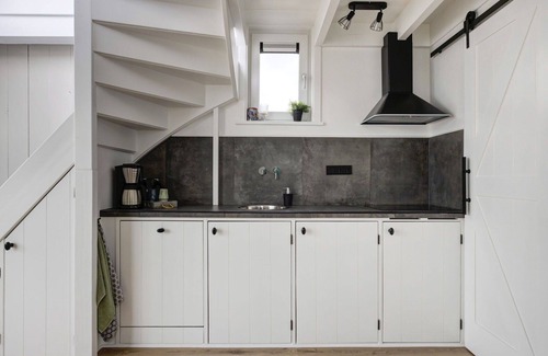 Woudsend House | Cosy apartment in villa for 4 guests with WIFI and patio