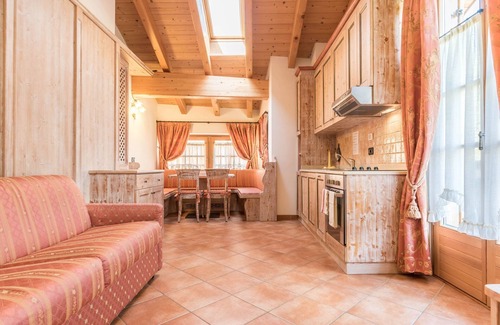 Almazzago Apartment | Cosy Apartment "Maso Margherita - Ara" with Balcony, Garden & Wi-Fi