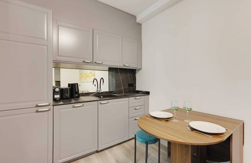 Quartier de la Roquette Apartment | Cosy apartment with balcony - 2BR/6P- La Roquette