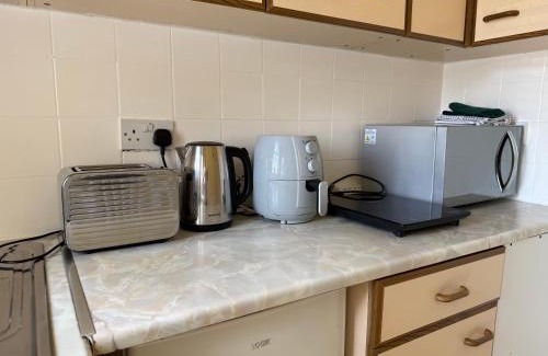 Guildford House | Cosy Apartment with Private Access and Kitchenette in Guildford