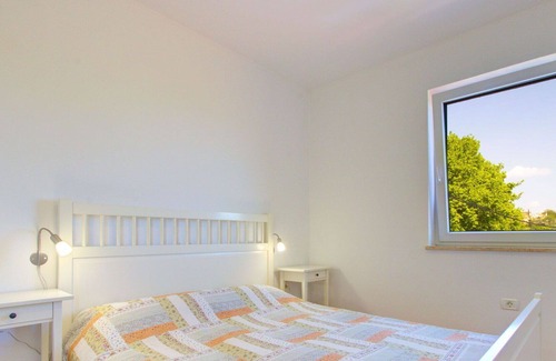 Truske Apartment | Cosy apartment with WIFI, pool, A/C, TV, balcony, pets allowed, panoramic view and parking