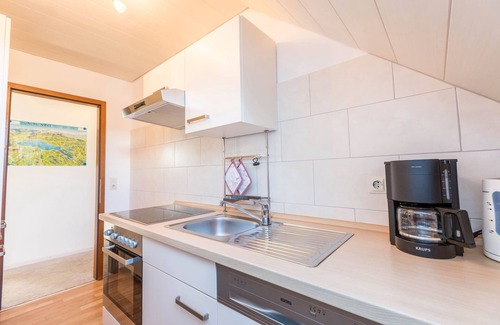 Ohningen Apartment | Cosy Apartment “Zum Seeblick” Close to Lake with Mountain View, Wi-Fi & Garden