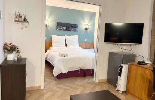 Faubourg de l'Arche Apartment | Cosy Appartement 2P avec Balcon Paris La Défense Parking Gratuit