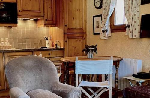 Le Praz Apartment | Cosy Apt For 4 In Courchevel