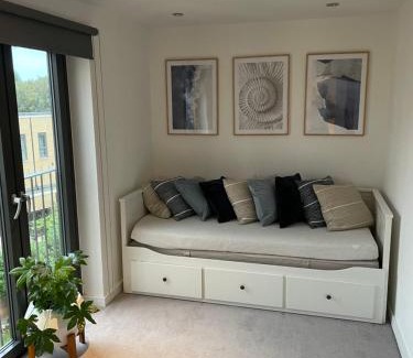 Vassall House | Cosy bedroom in Luxury apartment