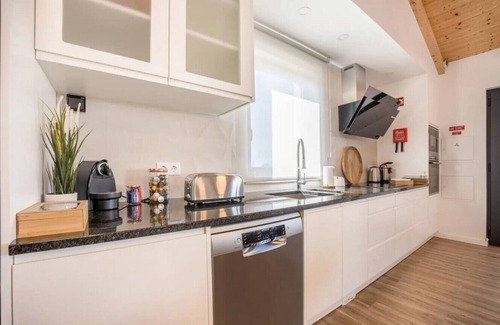 Rogil Apartment | Cosy & Calm Rosemary Retreat in Rogil