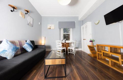 Tollcross Apartment | Cosy Central Apartment by the Meadows 8