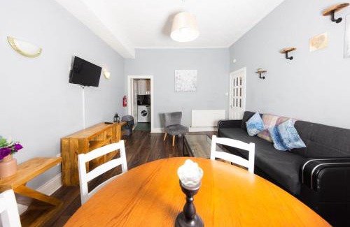 Tollcross Apartment | Cosy Central Apartment by the Meadows 8