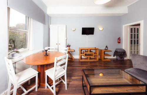 Tollcross Apartment | Cosy Central Apartment by the Meadows 8
