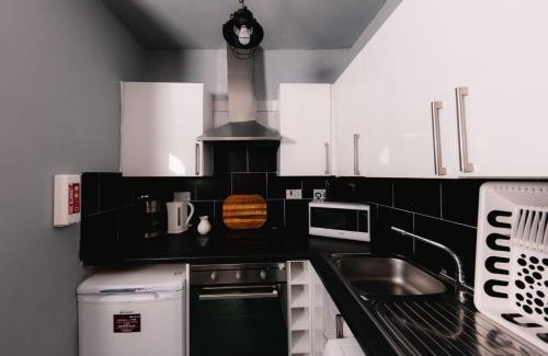 Tollcross Apartment | Cosy Central Apartment by the Meadows 10