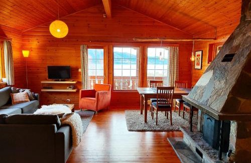 Volda Ski Chalet | Cosy chalet, 100m2 with fjordview!