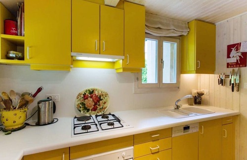 Rougemont Ski Chalet | Cosy chalet with top view
