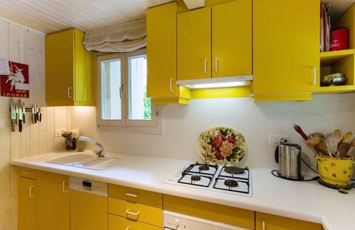 Rougemont Ski Chalet | Cosy chalet with top view
