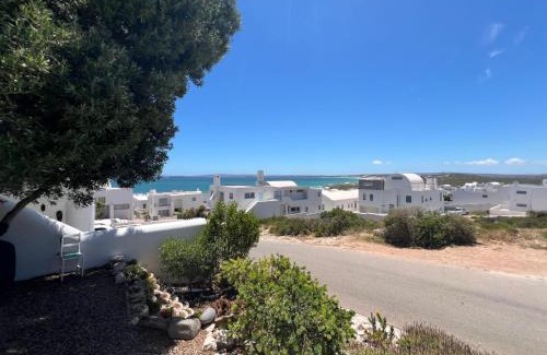 Paradise Beach Apartment | Cosy Corner on Orpheus Holiday Apartment for two