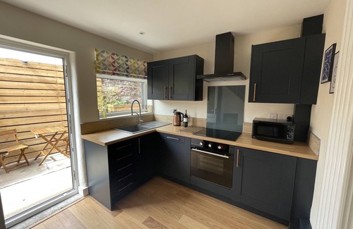 Cawood Cottage | Cosy Cottage for up to 4, Ideal for York, Leeds and the Coast