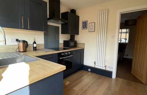 Cawood Cottage | Cosy Cottage for up to 4, Ideal for York, Leeds and the Coast