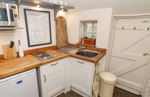 Burford Cottage | COSY COTTAGE, pet friendly, character holiday cottage in Burford